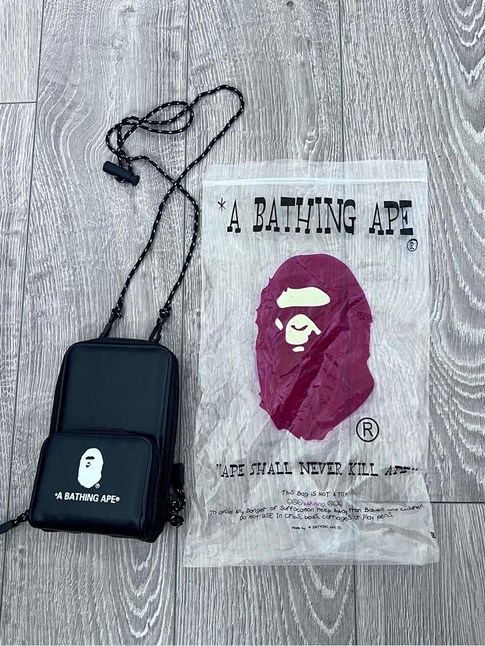 A Bathing Ape BAPE Black Crossbody Phone Bag Wallet Camo Interior